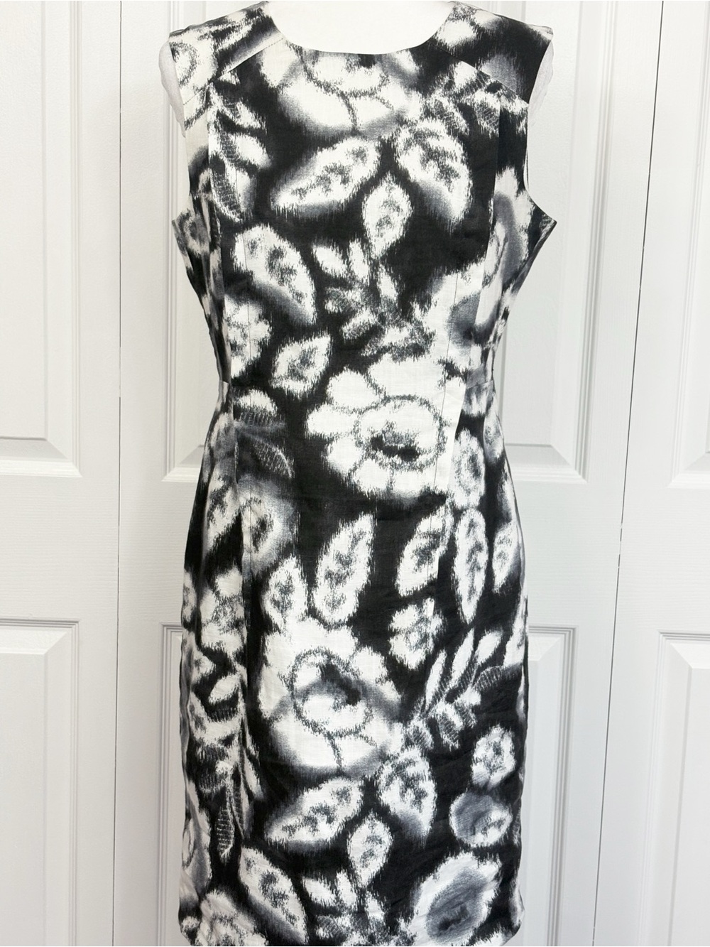 Donna Morgan Black & White Floral Ikat 100% Linen Pleated Sheath Dress 8